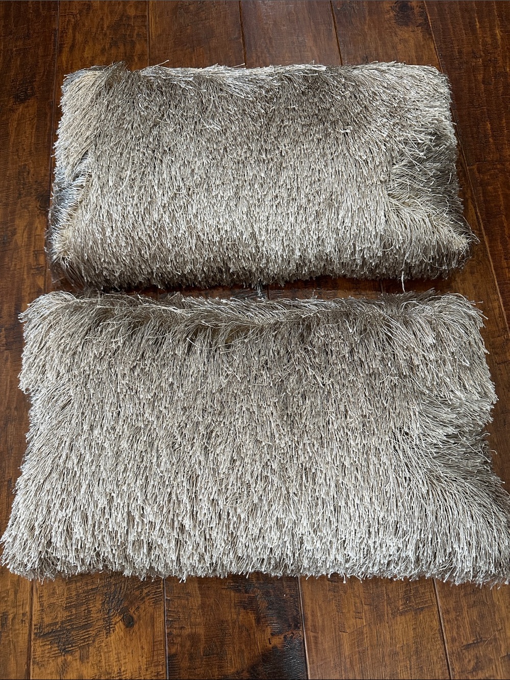 ✨ Set of 2 Safavieh Champagne Shag Decorative Accent Pillows in Champagne ✨